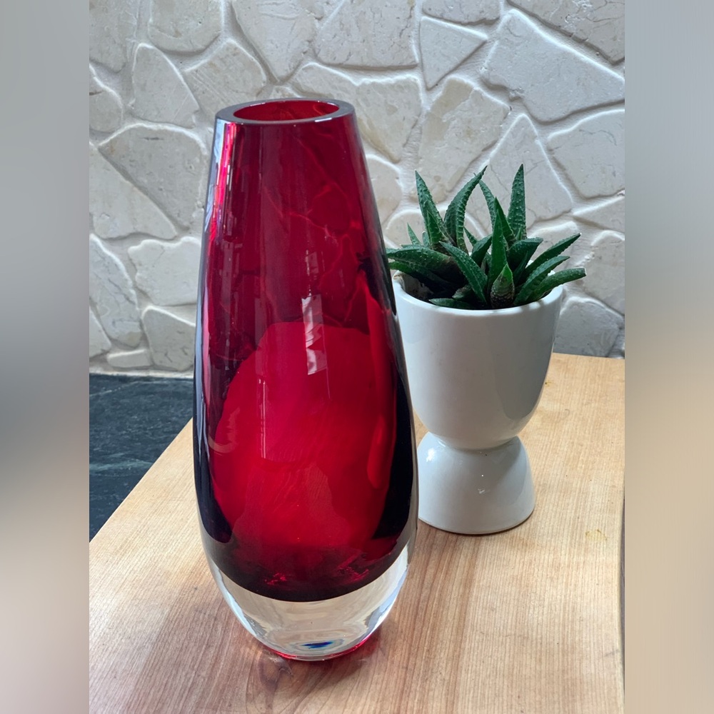 VINTAGE | Scandinavian Design | Heavy Red Glass Vase | Clear Base